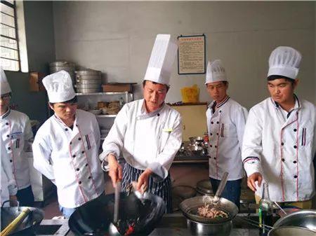 南京厨师直播爆料视频播放,独家烹饪技巧与幕后故事  第2张 南京厨师直播爆料视频播放,独家烹饪技巧与幕后故事  第2张