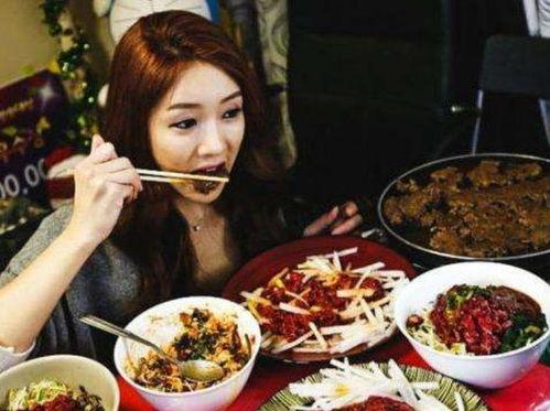 辽宁女子吃饭视频爆料,一餐饭暴露惊人真相  第3张 辽宁女子吃饭视频爆料,一餐饭暴露惊人真相  第3张